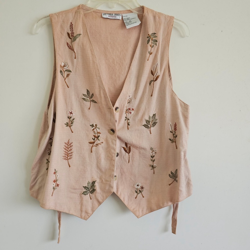 Victoria Jones Woman Floral Embroidered Pink Vest